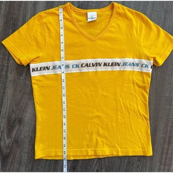 Calvin Klein Jeans Semi-Crop Yellow V-Neck Top Size M Women’s Yellow Logo - Picture 10 of 11